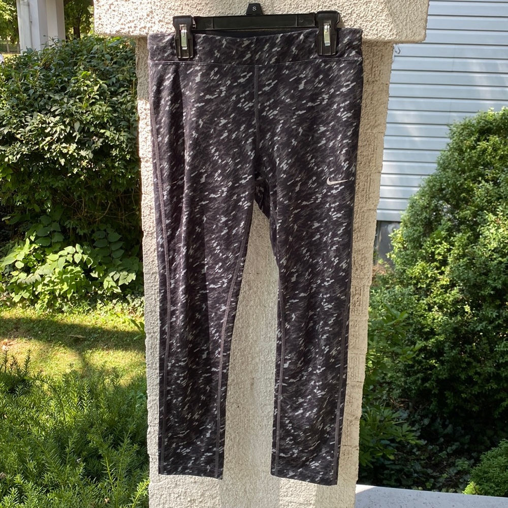 Nike Dri-Fit cropped/mid calf leggings size XS